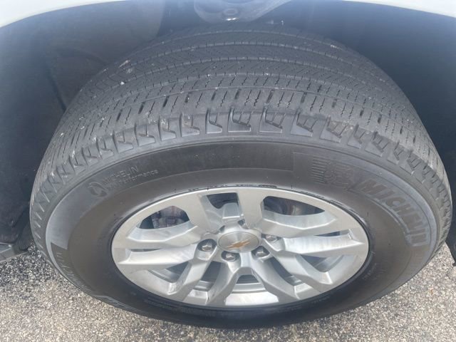 Used 2024 Chevrolet Suburban LT AWD/4WD image 18