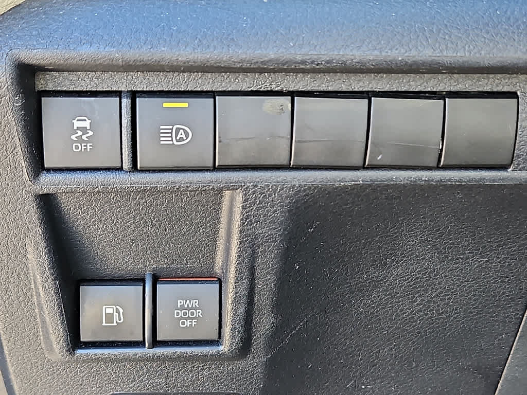 Used 2021 Toyota Sienna XLE FWD image 24