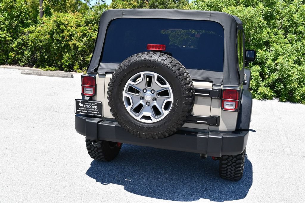 Used 2018 Jeep Wrangler Unlimited Rubicon w/ Connectivity Group AWD/4WD image 36