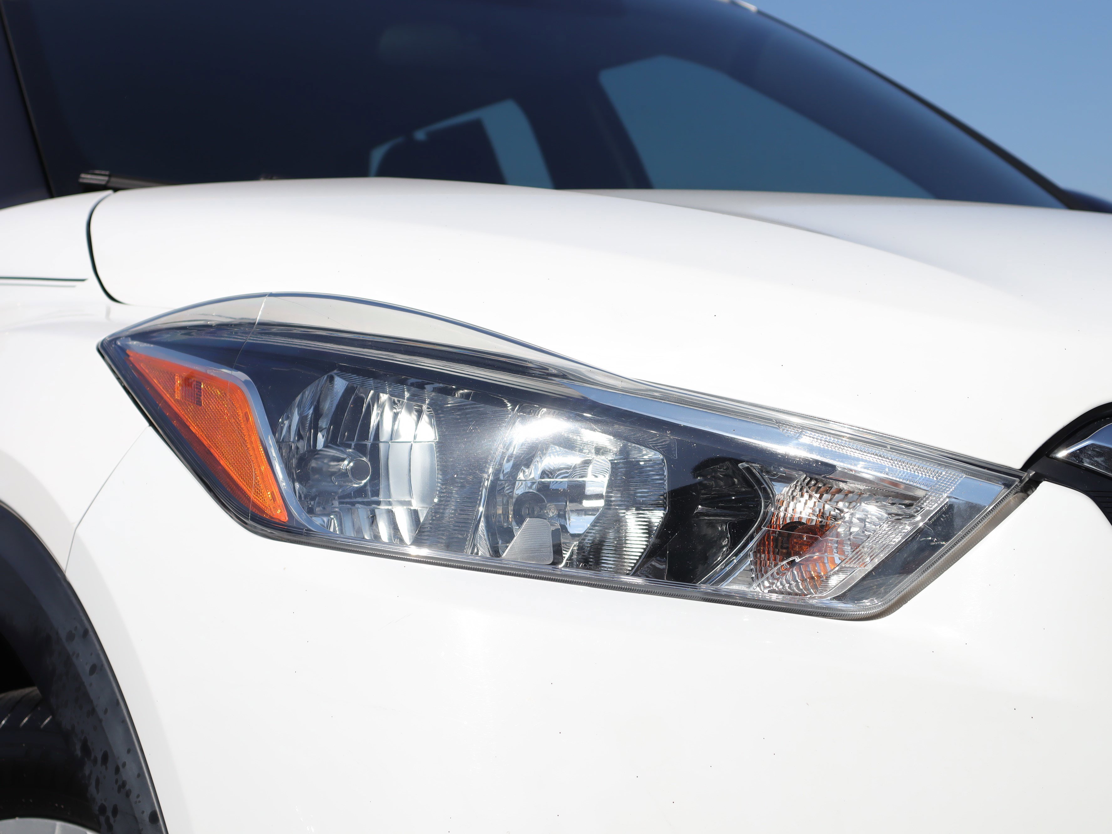 Used 2020 Nissan Kicks S image 32