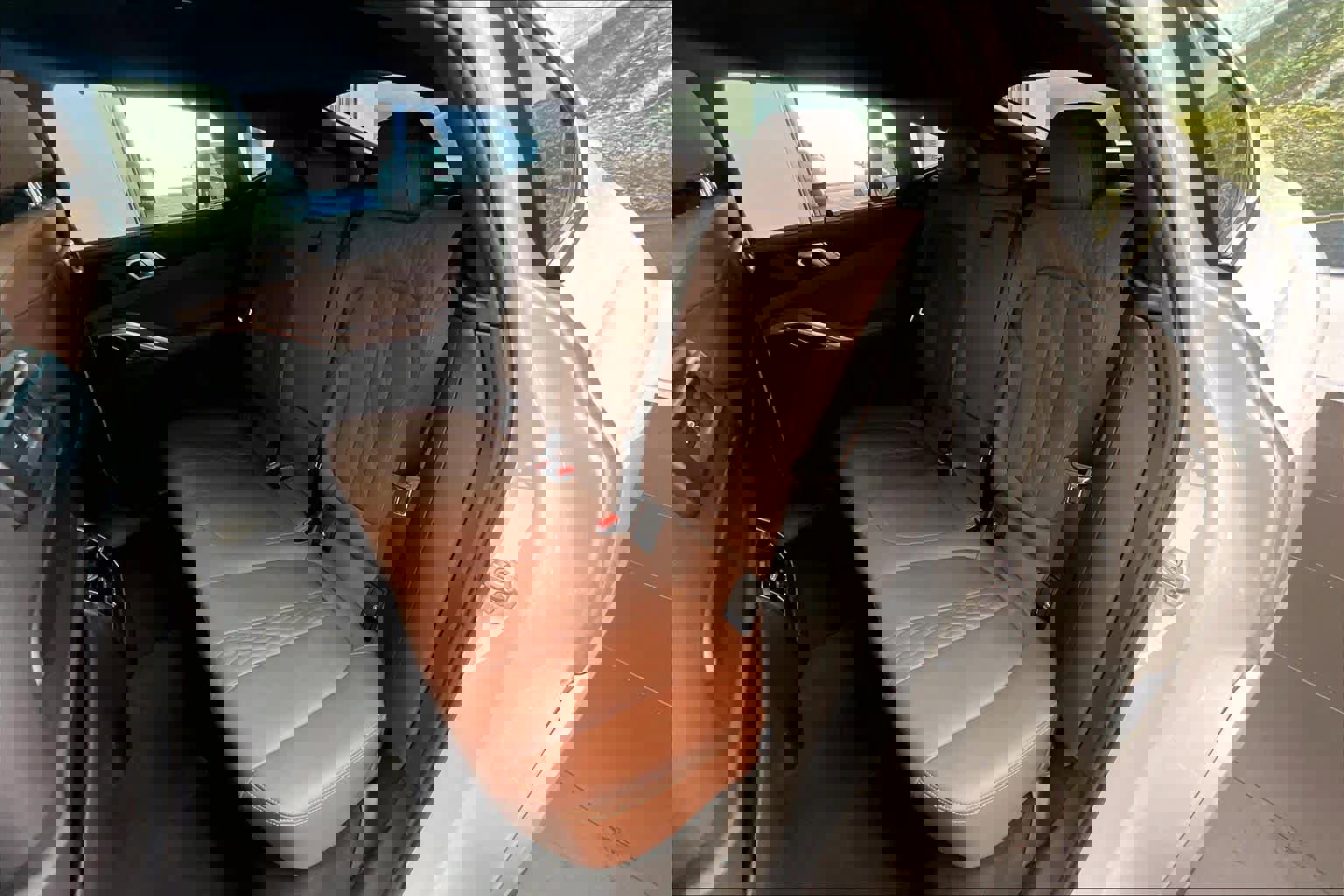 Used 2022 BMW X6 M50i w/ Executive Package image 21