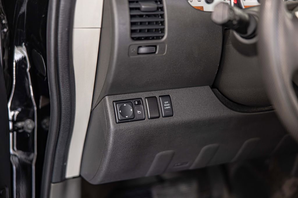 Used 2015 Nissan Xterra PRO-4X w/ Pro-4x Leather Package AWD/4WD image 19