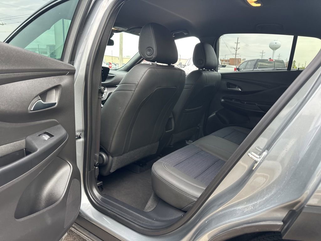 Used 2025 Buick Envista Preferred image 19