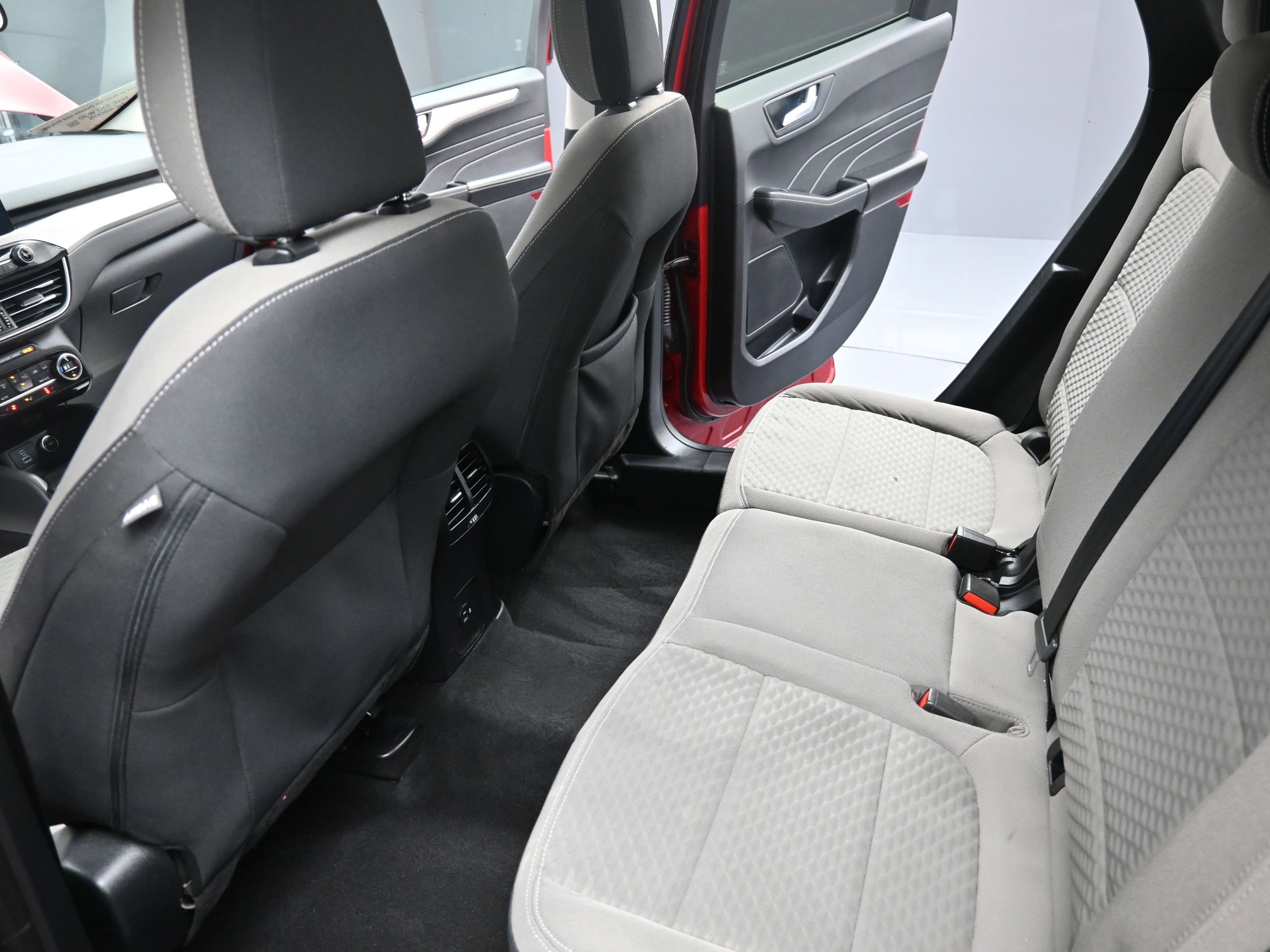 Used 2021 Ford Escape SE w/ Cold Weather Package FWD image 30