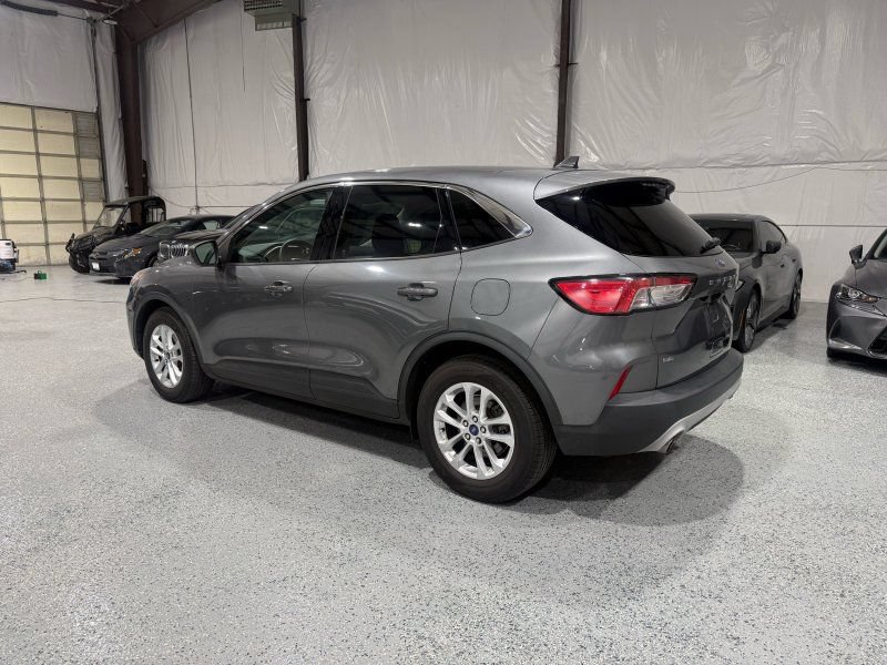 Used 2022 Ford Escape SE FWD image 3