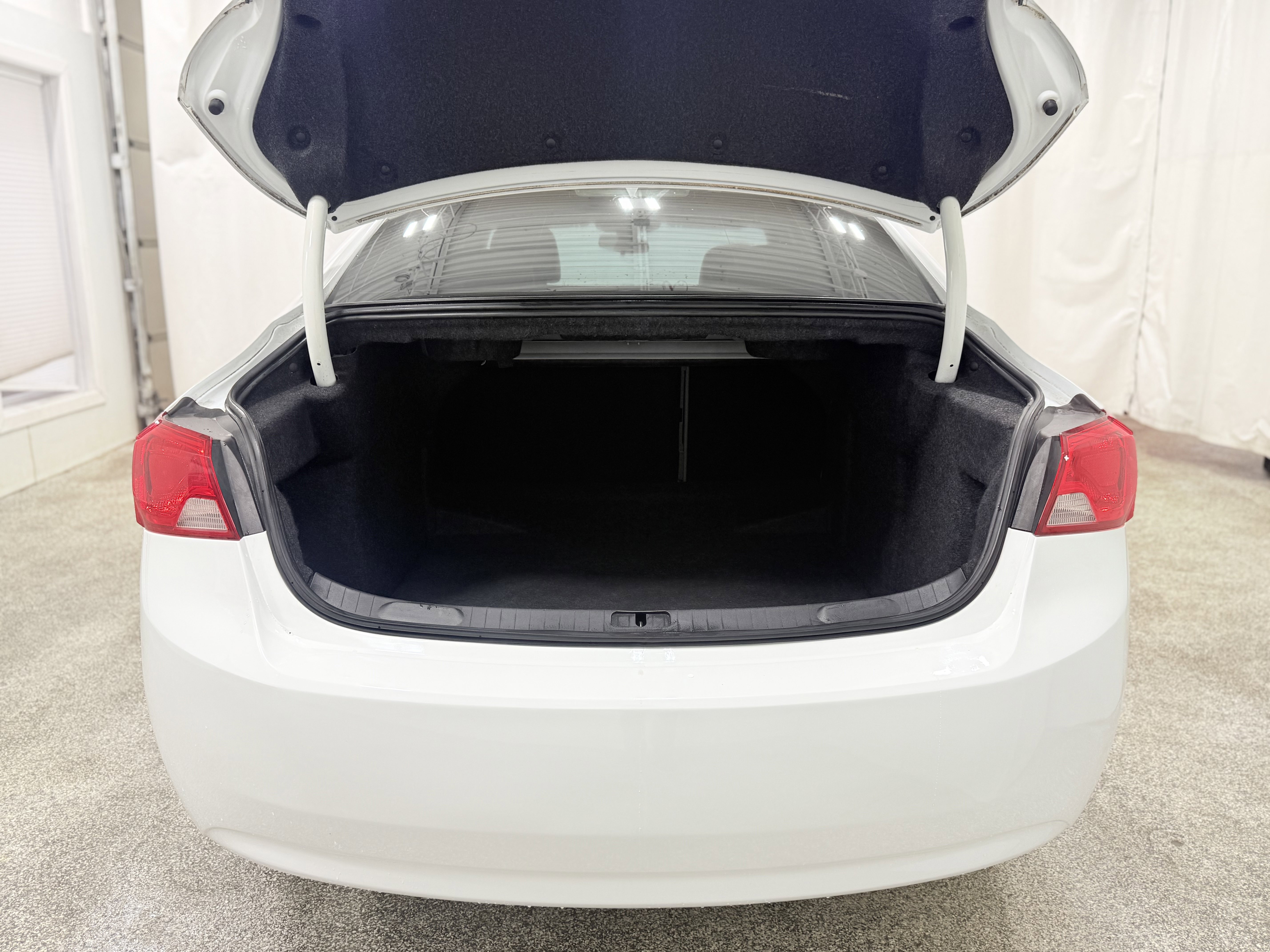 Used 2018 Chevrolet Impala LT image 10