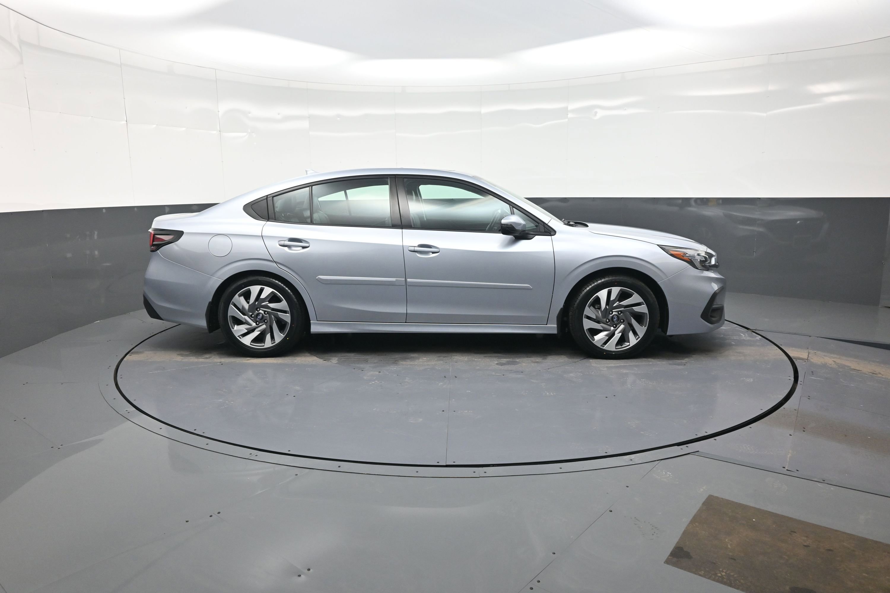 Used 2023 Subaru Legacy Limited image 2