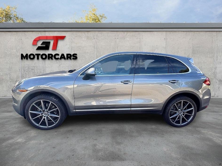 Used 2014 Porsche Cayenne Diesel Platinum Edition image 2