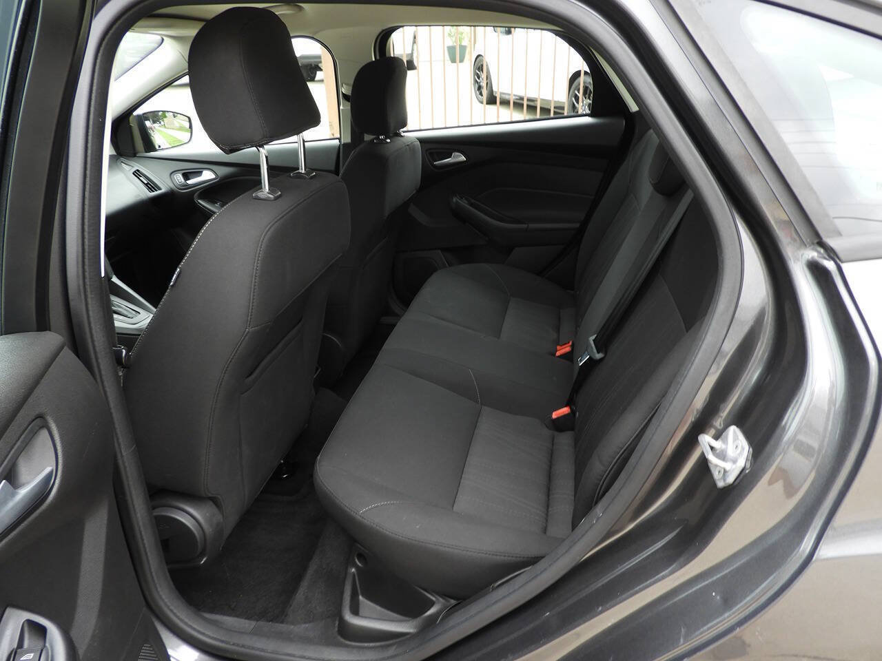Used 2017 Ford Focus SE FWD image 21