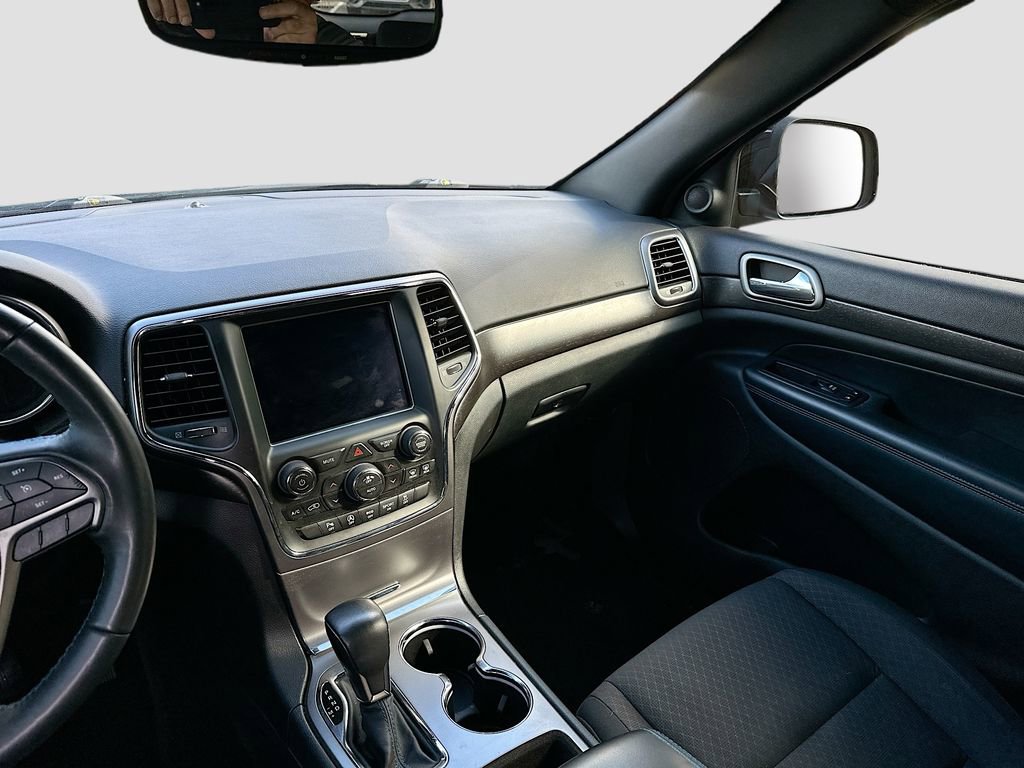 Used 2018 Jeep Grand Cherokee Laredo image 28