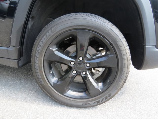 Used 2023 Jeep Grand Cherokee Altitude AWD/4WD image 9