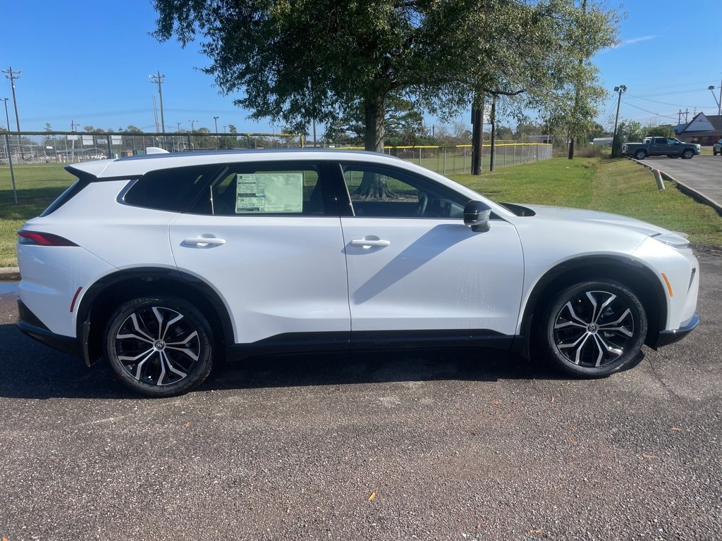 New 2025 Toyota Crown Signia image 8