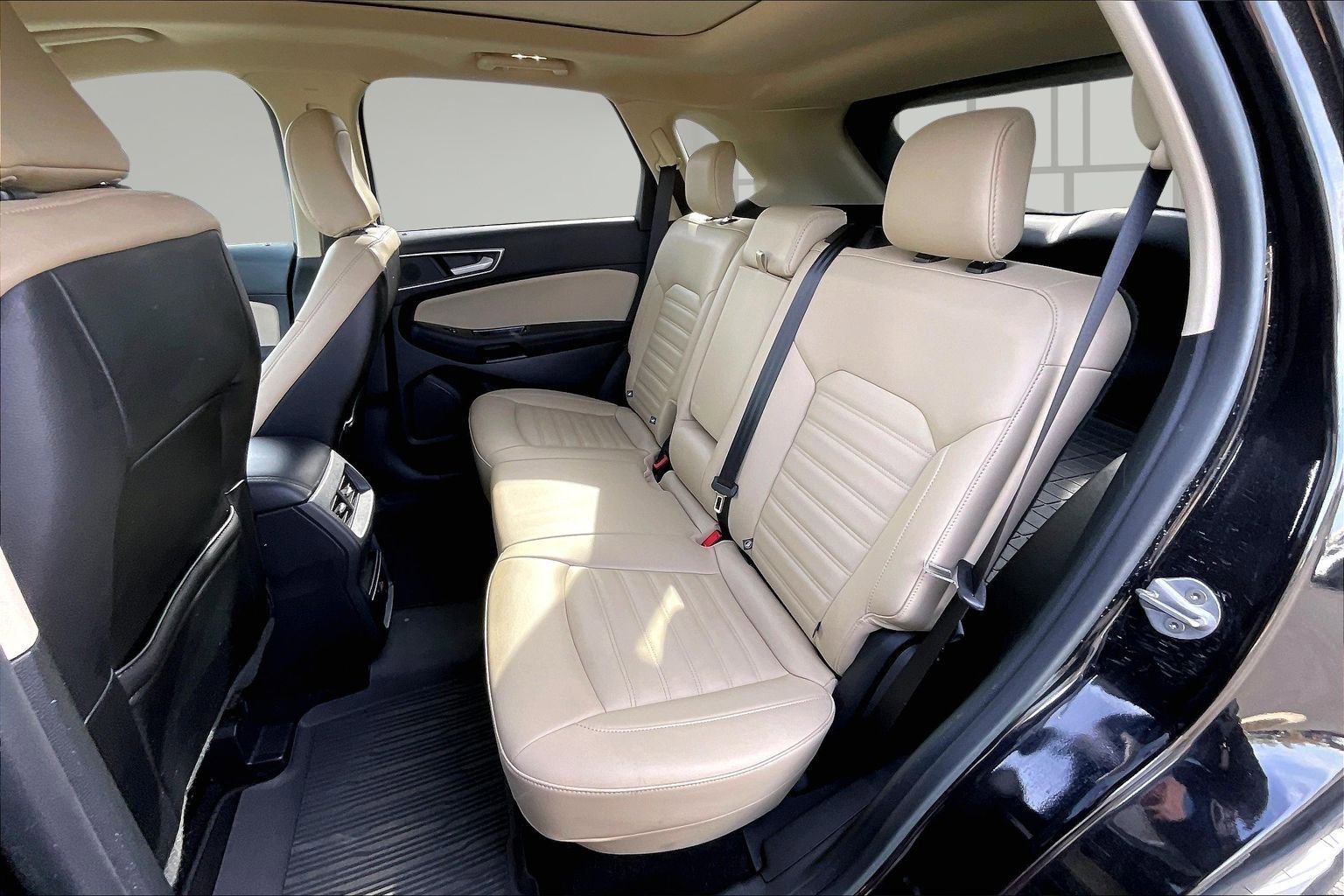 Used 2020 Ford Edge SEL w/ Cold Weather Package image 22