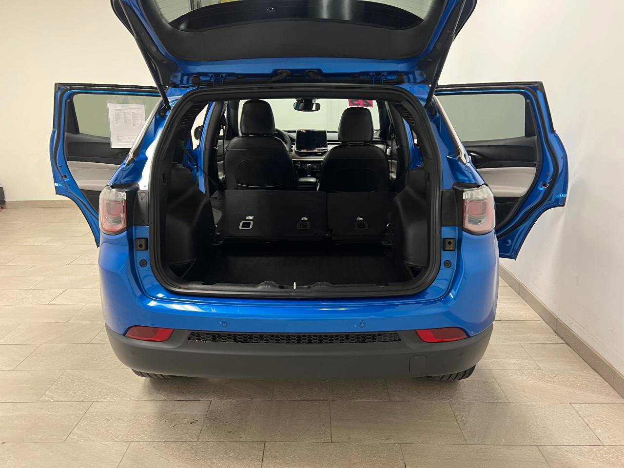 Used 2025 Jeep Compass Limited AWD/4WD image 18
