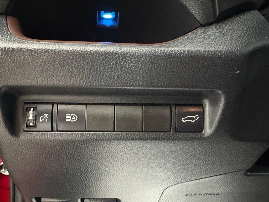 Used 2019 Toyota RAV4 Limited FWD image 16