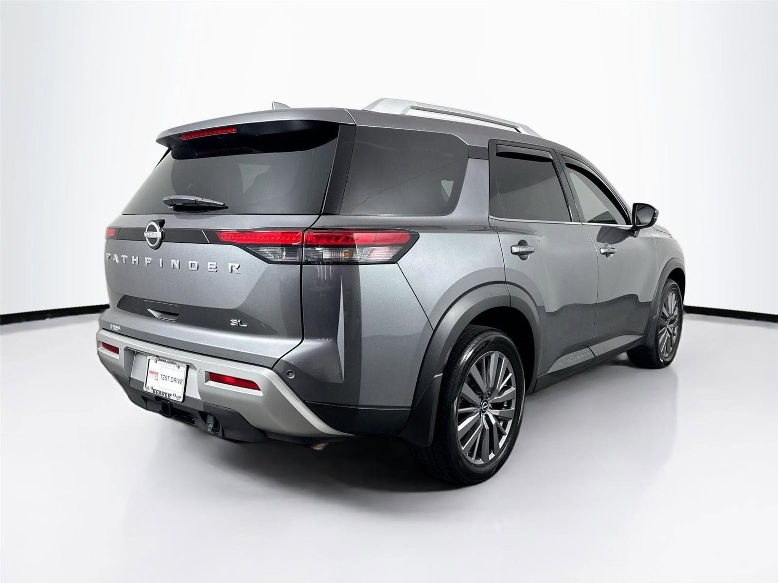 Used 2025 Nissan Pathfinder SL w/ SL Premium Package FWD image 2