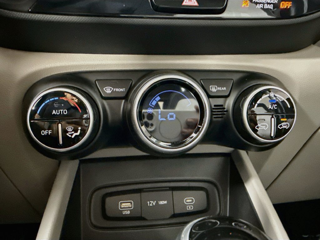 Used 2023 Hyundai Venue SEL FWD image 15