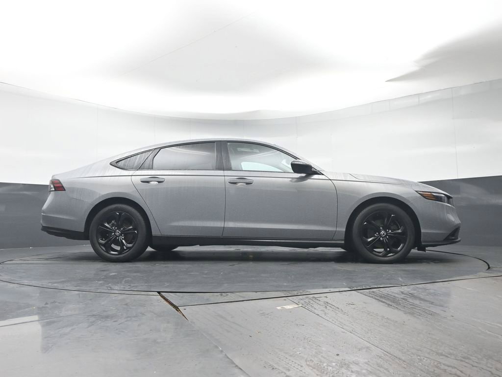 Used 2025 Honda Accord SE image 32