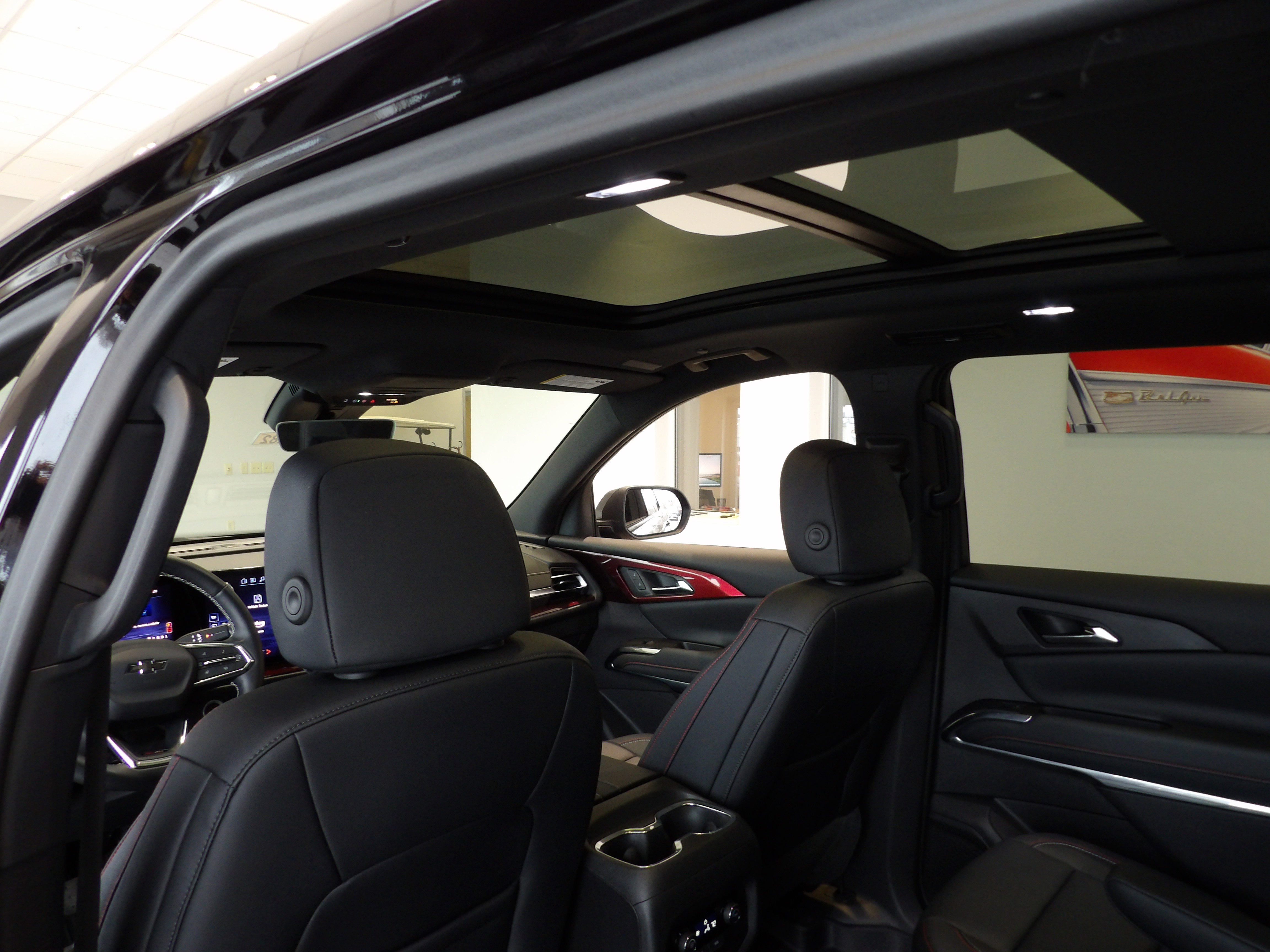 Used 2024 Chevrolet Traverse Z71 w/ LPO, Floor Liner Package image 16