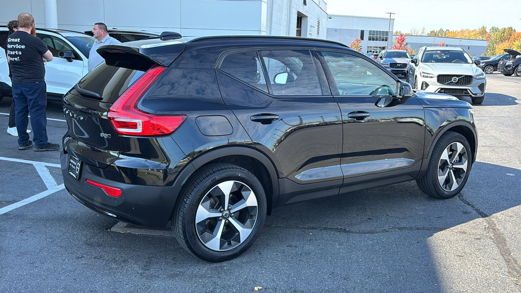 Certified 2024 Volvo XC40 B5 Plus w/ Climate Package AWD/4WD image 29