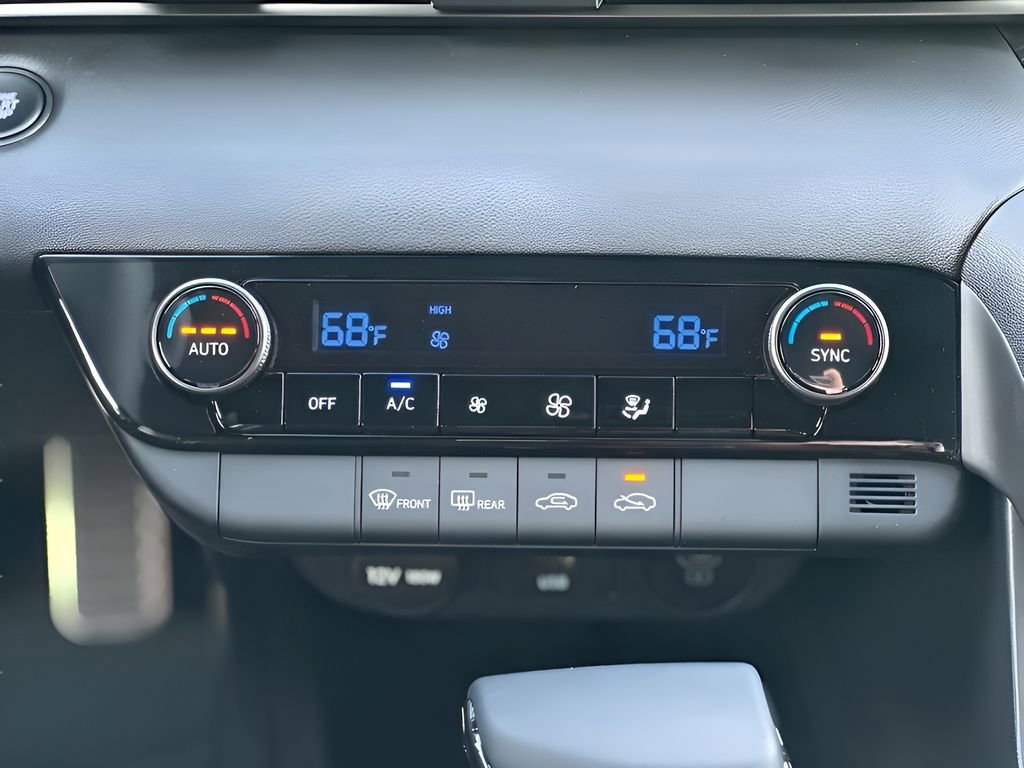 Used 2025 Hyundai Elantra Sport image 15