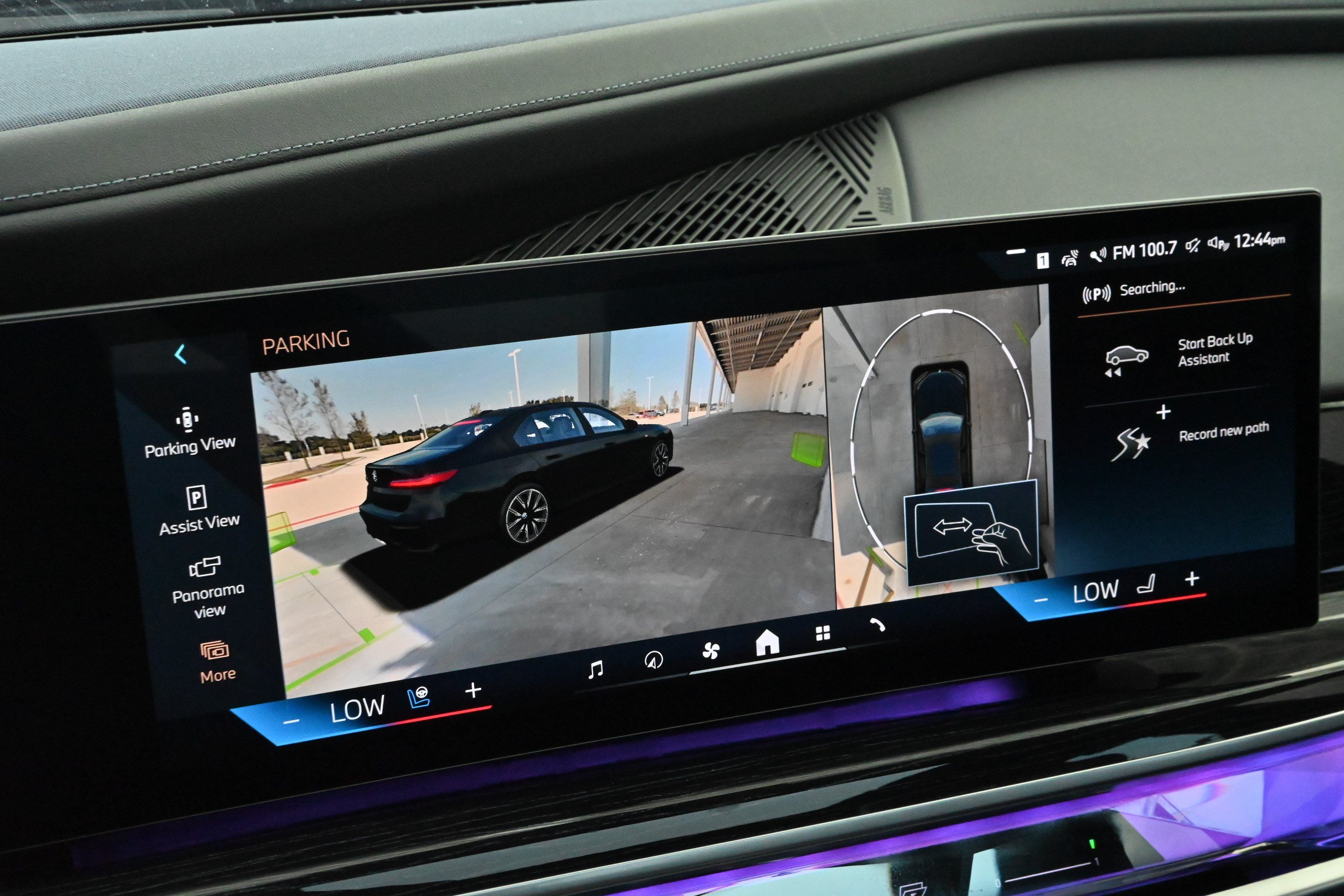 Certified 2024 BMW i7 eDrive50 w/ M Sport Package RWD image 31