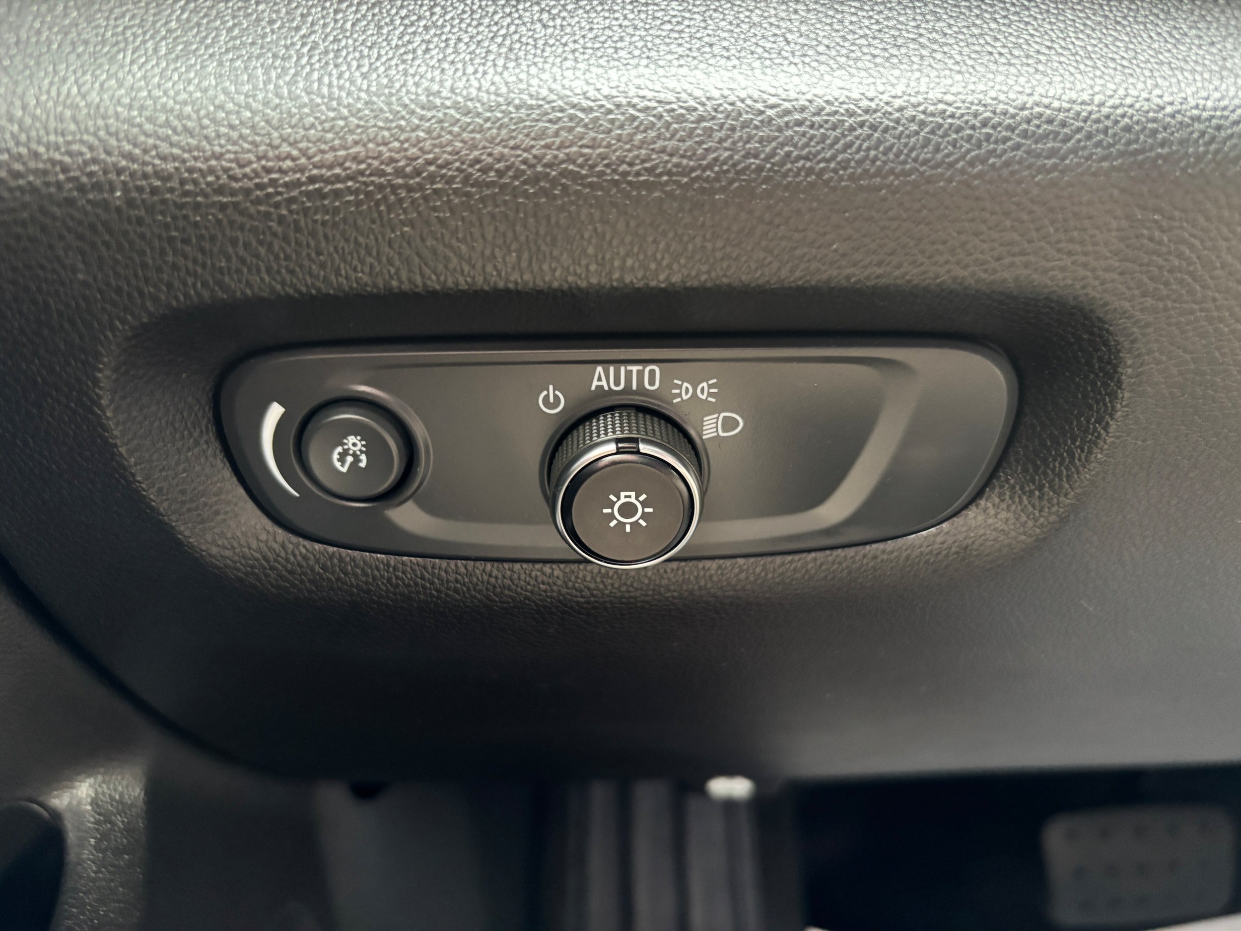 Used 2020 Chevrolet Traverse LS AWD/4WD image 21