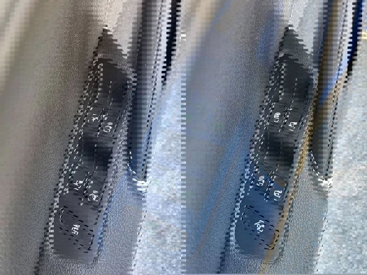 Used 2019 Volkswagen e-Golf SEL Premium image 18