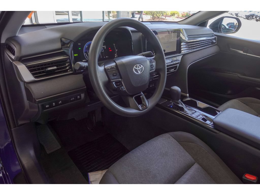Used 2025 Toyota Camry LE FWD image 10