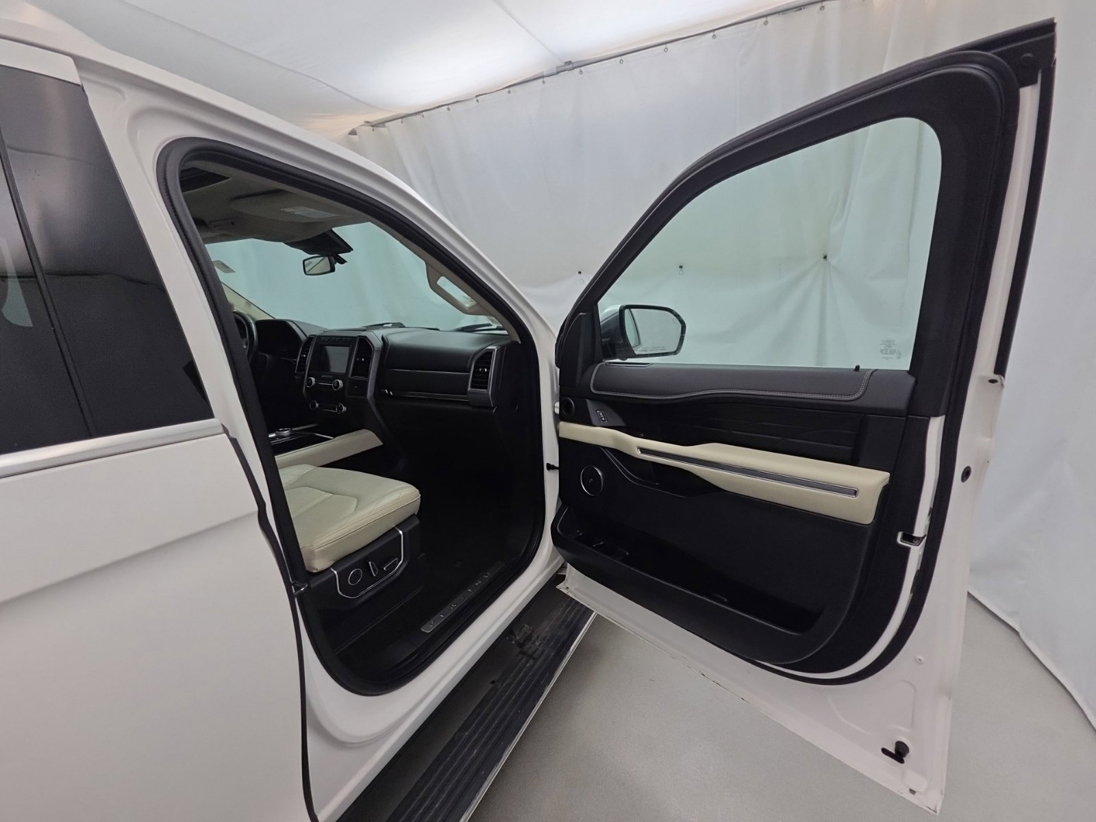Used 2019 Ford Expedition Platinum AWD/4WD image 43