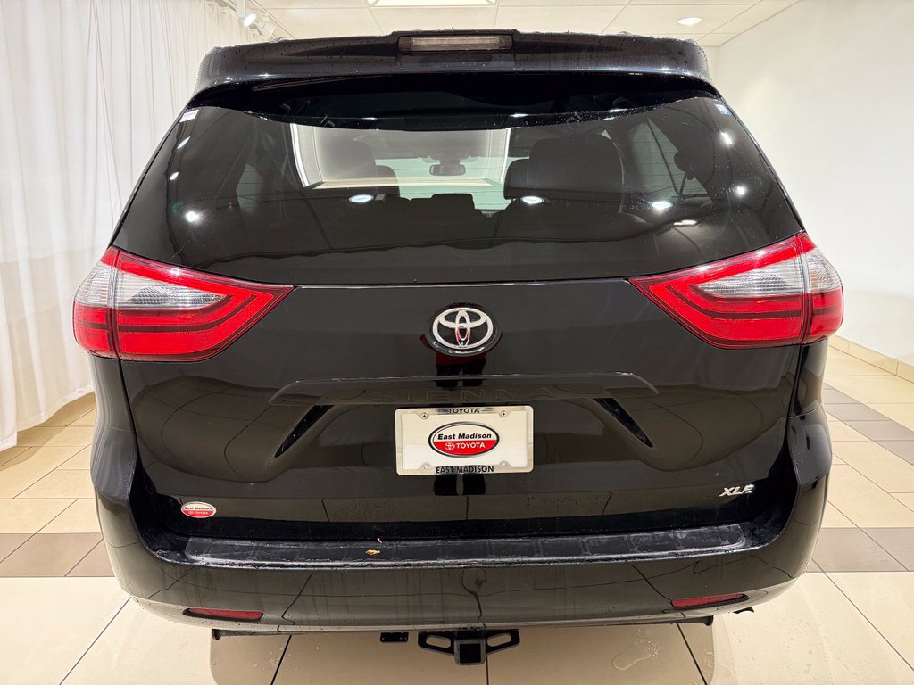 Used 2020 Toyota Sienna XLE w/ Carpet Mat Package FWD image 4