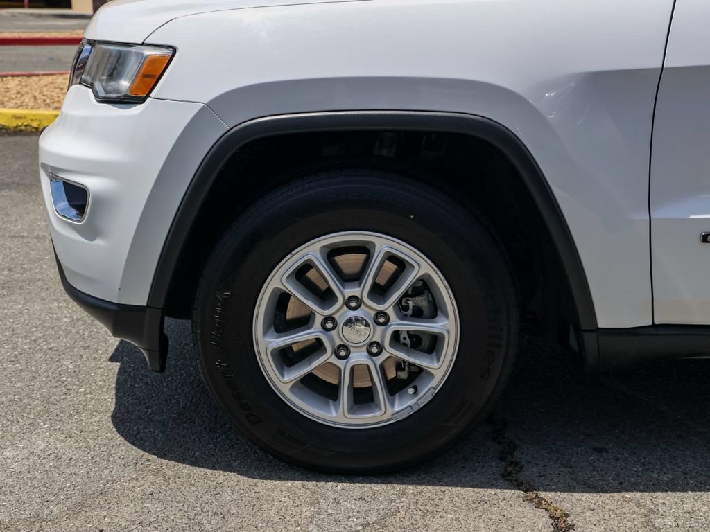 Used 2018 Jeep Grand Cherokee Laredo RWD image 11