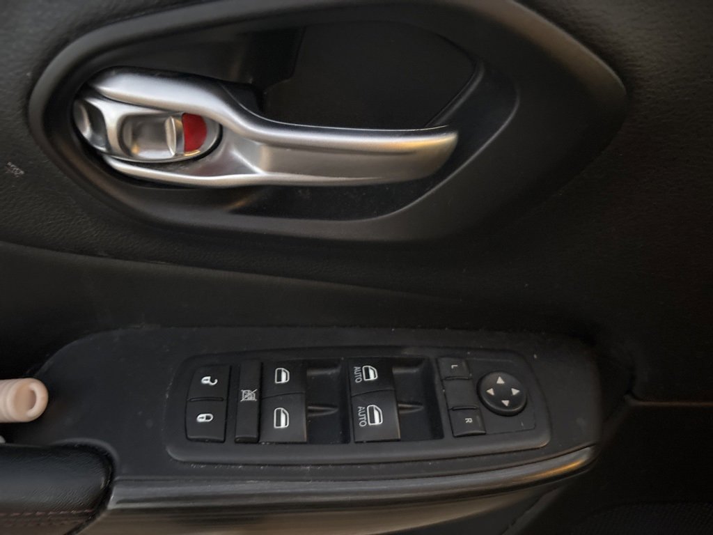 Used 2016 Jeep Cherokee Trailhawk w/ Comfort/Convenience Group image 11