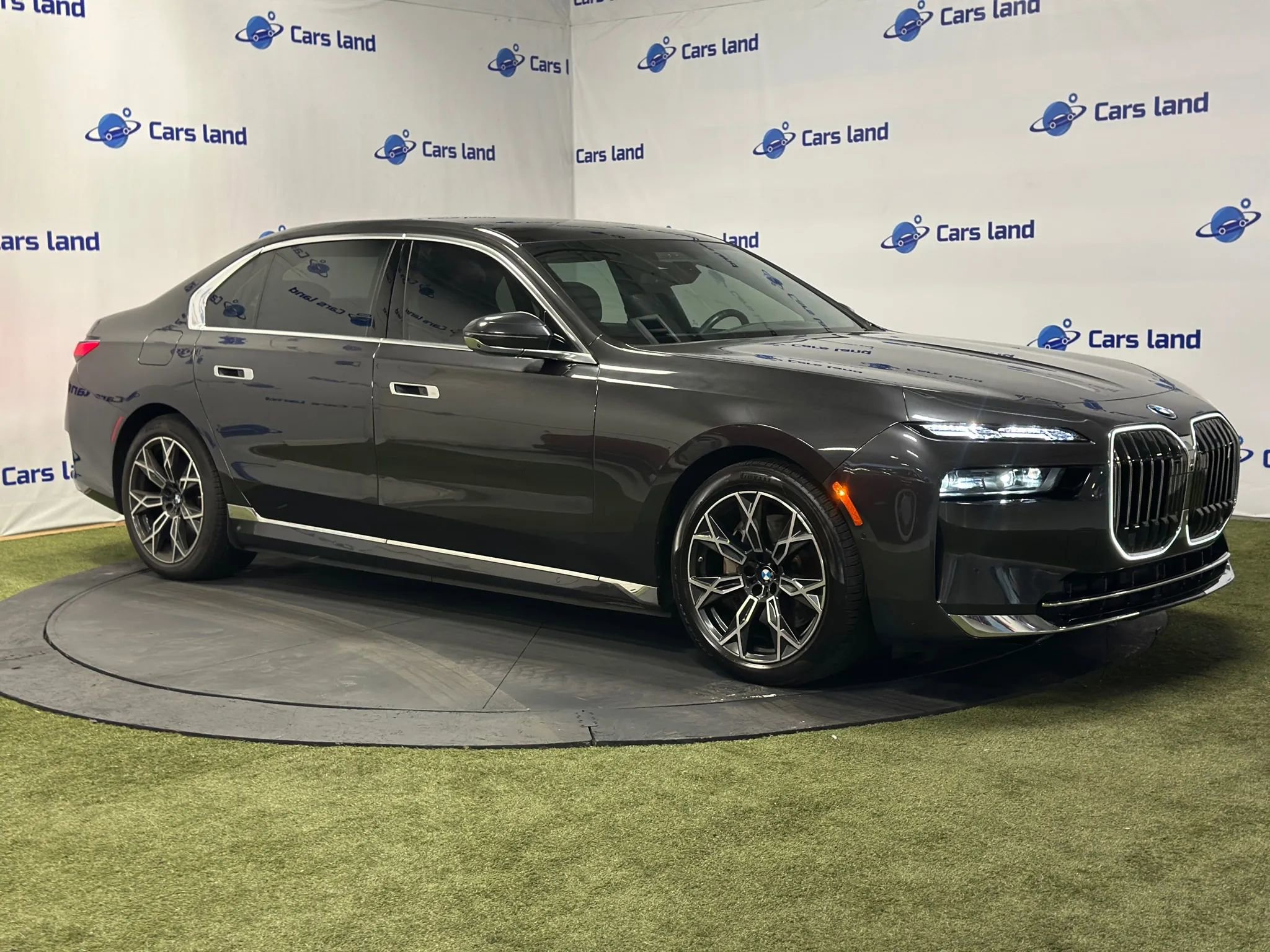 Used 2024 BMW i7 xDrive60 w/ Executive Package AWD/4WD image 2