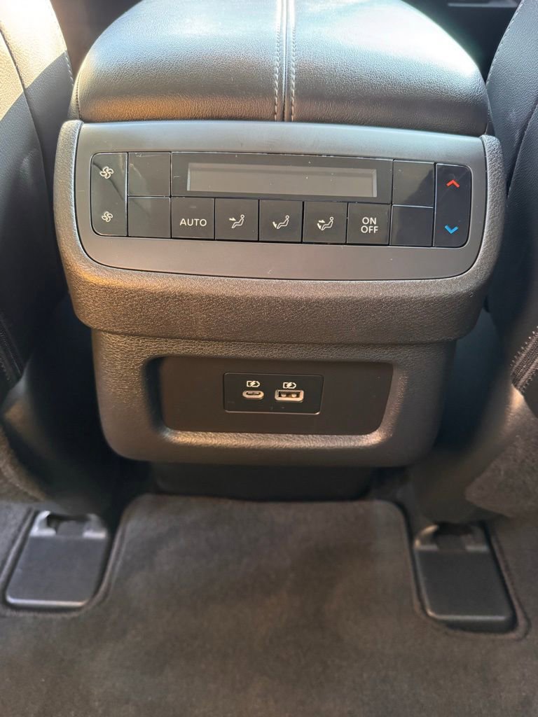 Used 2025 Nissan Pathfinder SL image 19