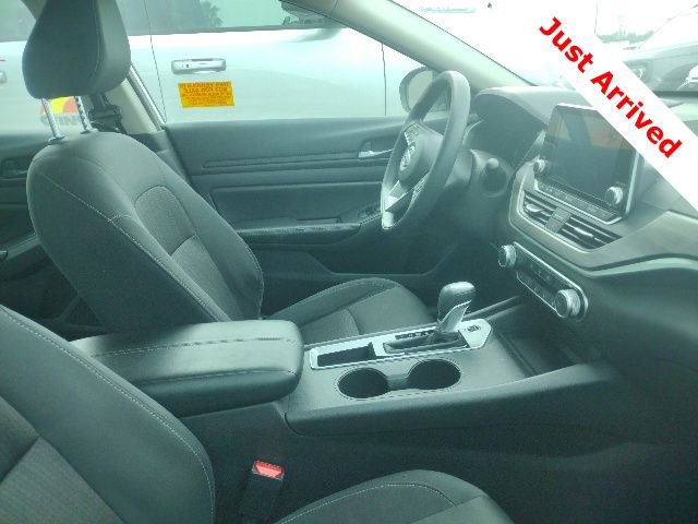 Used 2025 Nissan Altima 2.5 SV FWD image 13