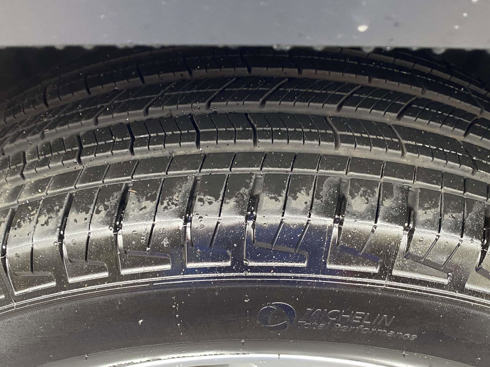 Certified 2024 Jeep Grand Cherokee Laredo X image 21