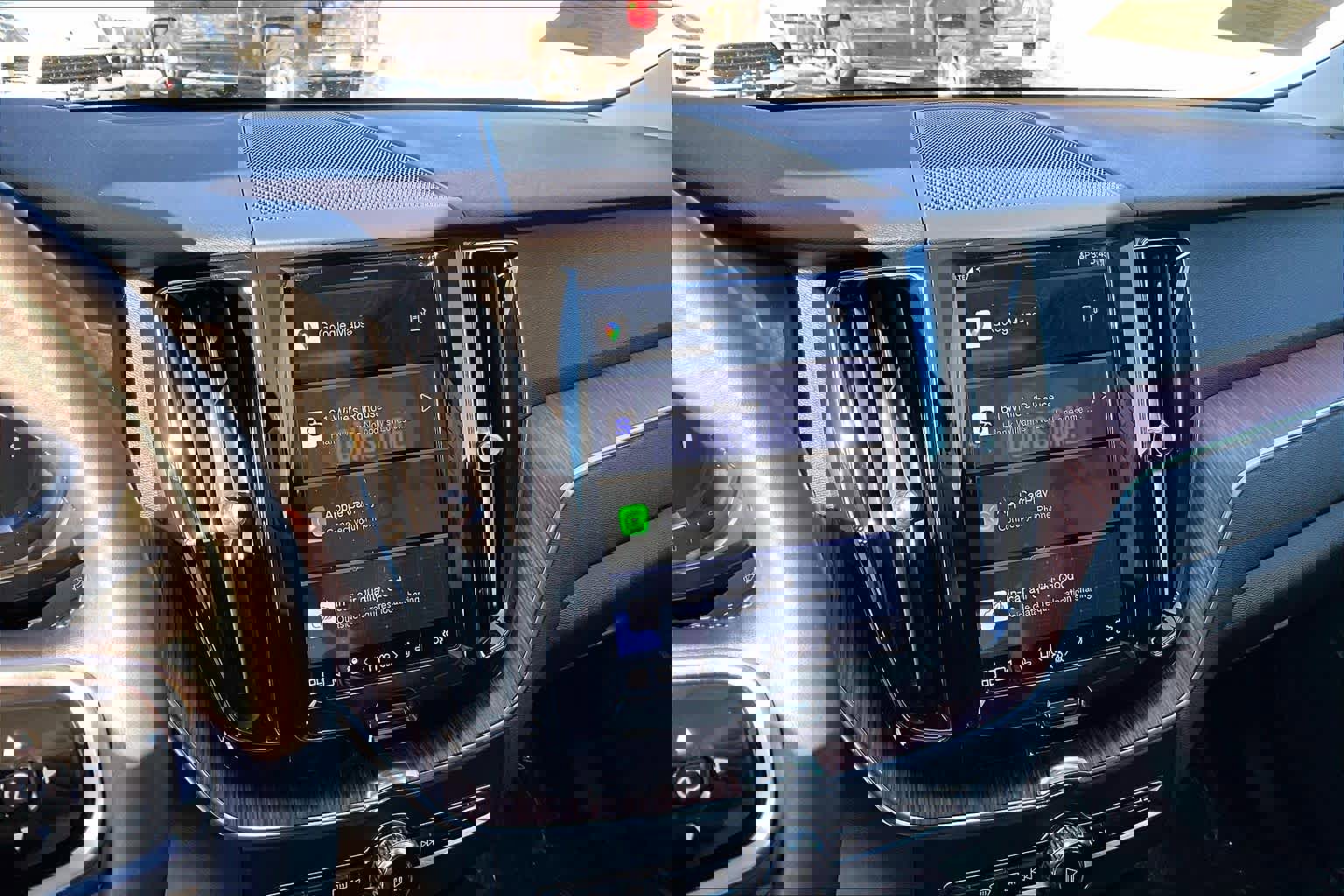 Certified 2023 Volvo XC60 B5 Plus w/ Climate Package AWD/4WD image 7