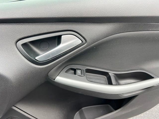 Used 2014 Ford Focus SE w/ Equipment Group 201A FWD image 30