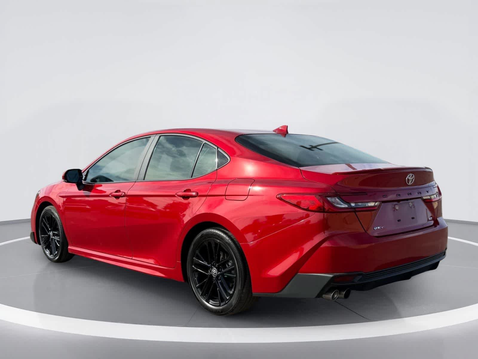 Used 2025 Toyota Camry SE FWD image 3