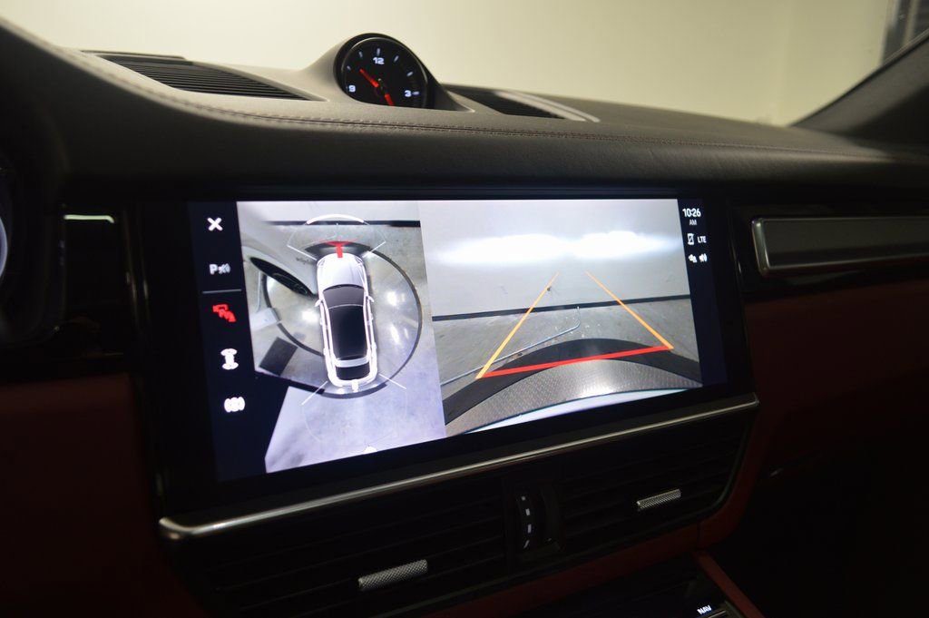 Certified 2023 Porsche Cayenne Platinum Edition image 32