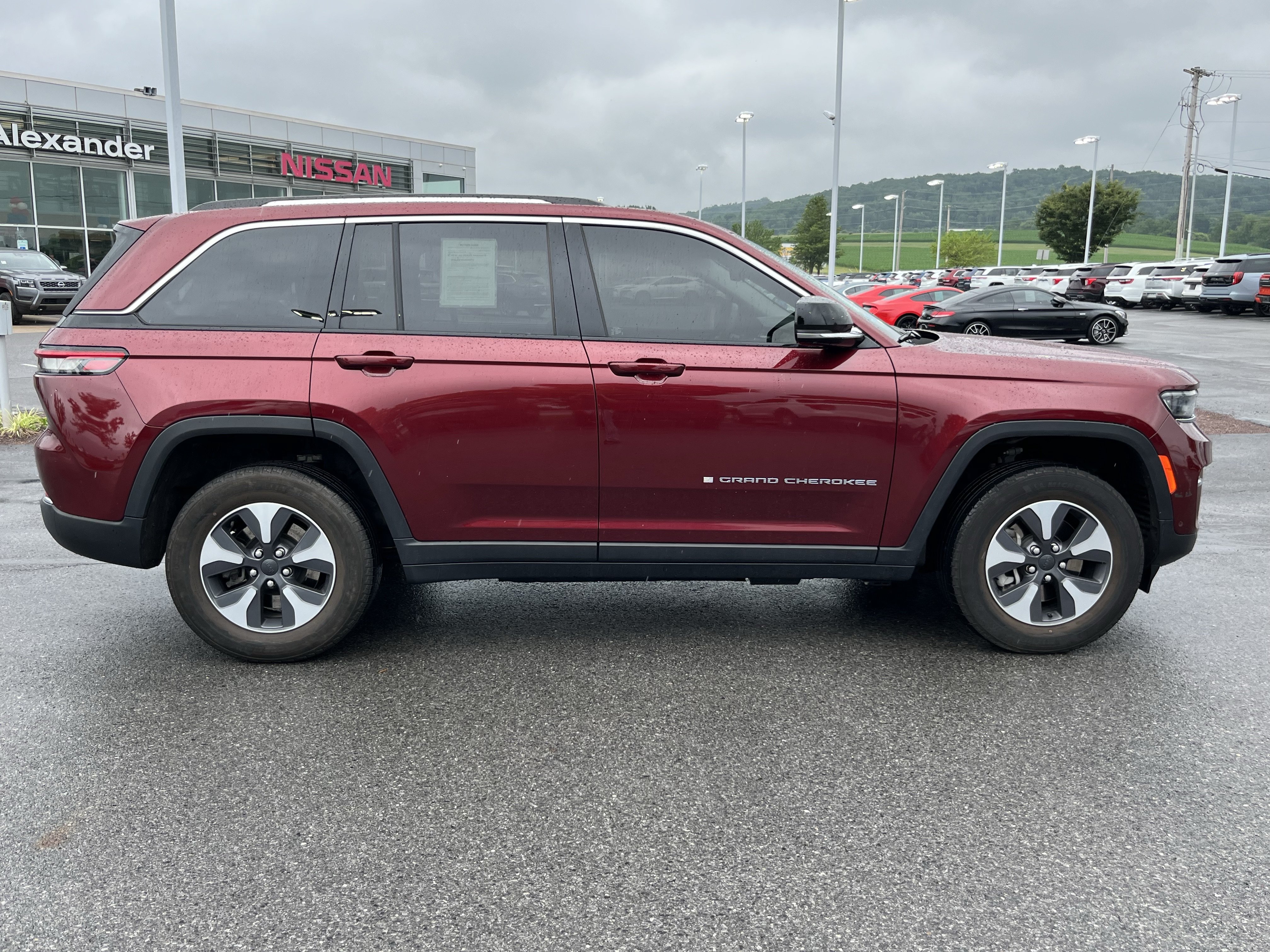 Used 2023 Jeep Grand Cherokee 4WD 4xe w/ Luxury Tech Group II image 2