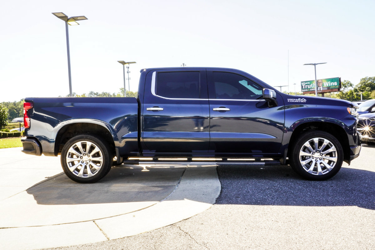 Used 2021 Chevrolet Silverado 1500 High Country w/ Technology Package AWD/4WD image 7