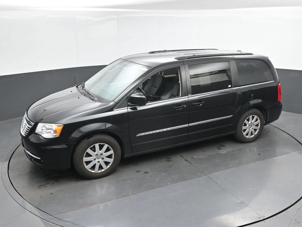 Used 2014 Chrysler Town & Country Touring FWD image 35