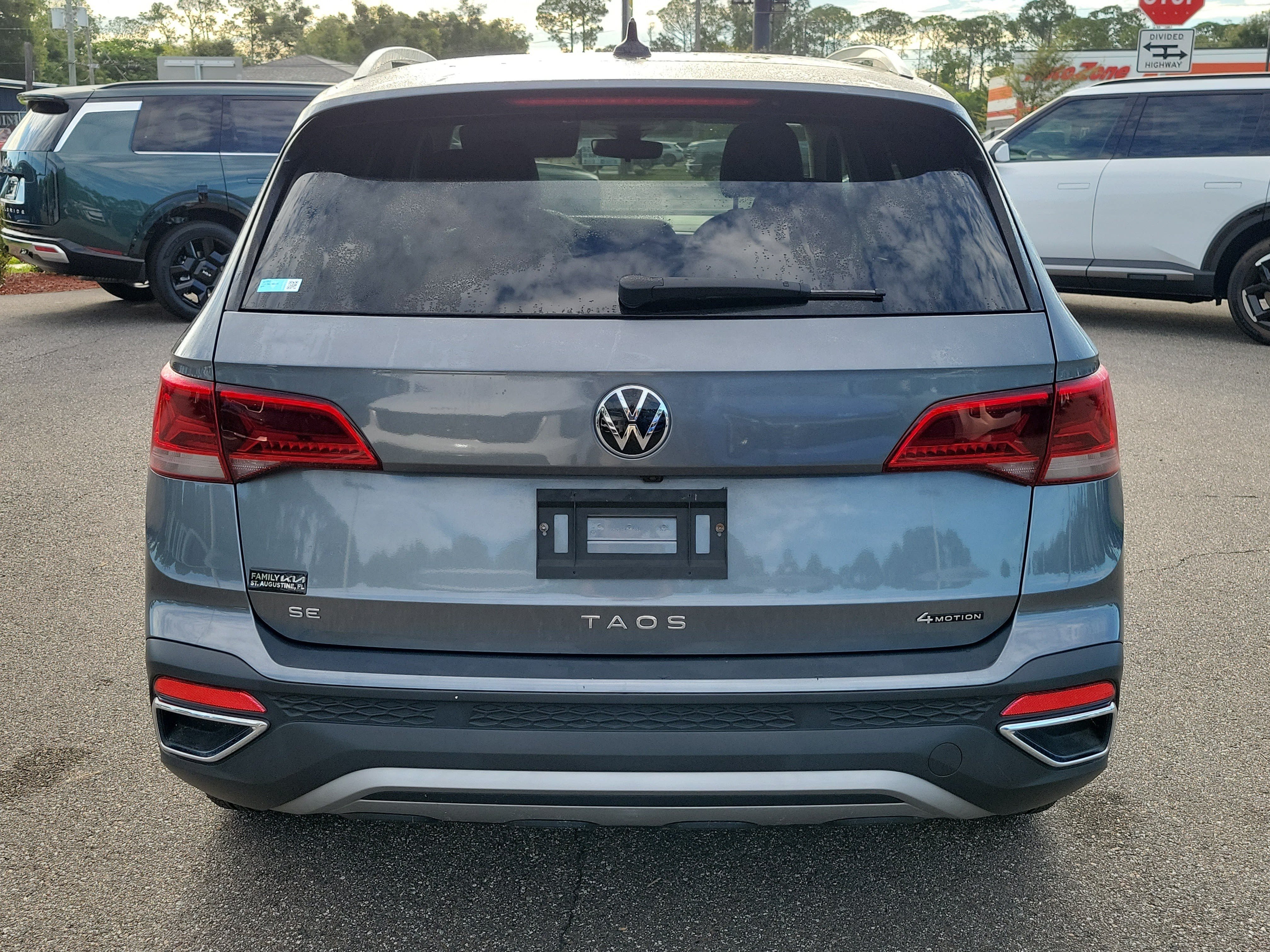 Used 2023 Volkswagen Taos SE AWD/4WD image 5
