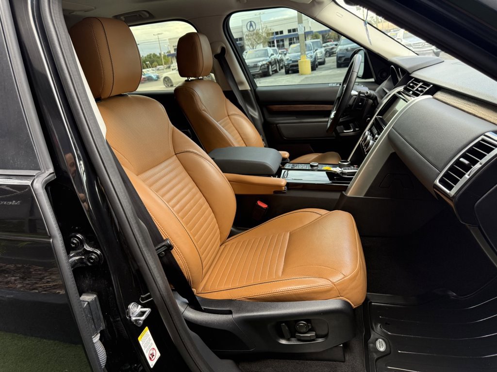 Used 2017 Land Rover Discovery HSE AWD/4WD image 22