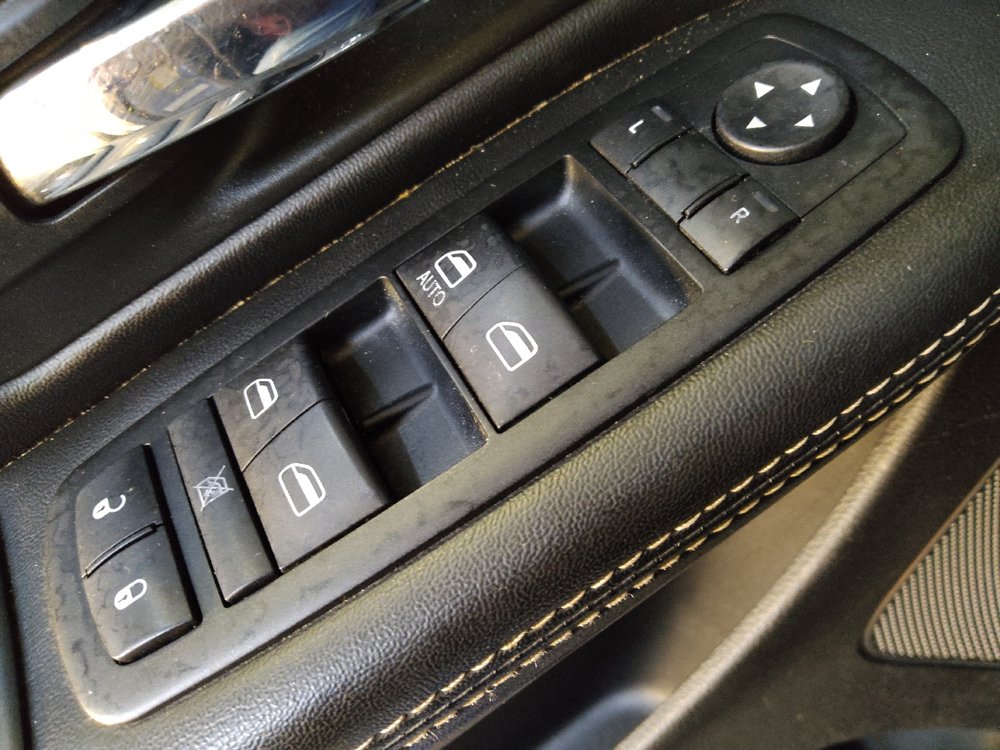 Used 2014 Chrysler Town & Country S FWD image 27