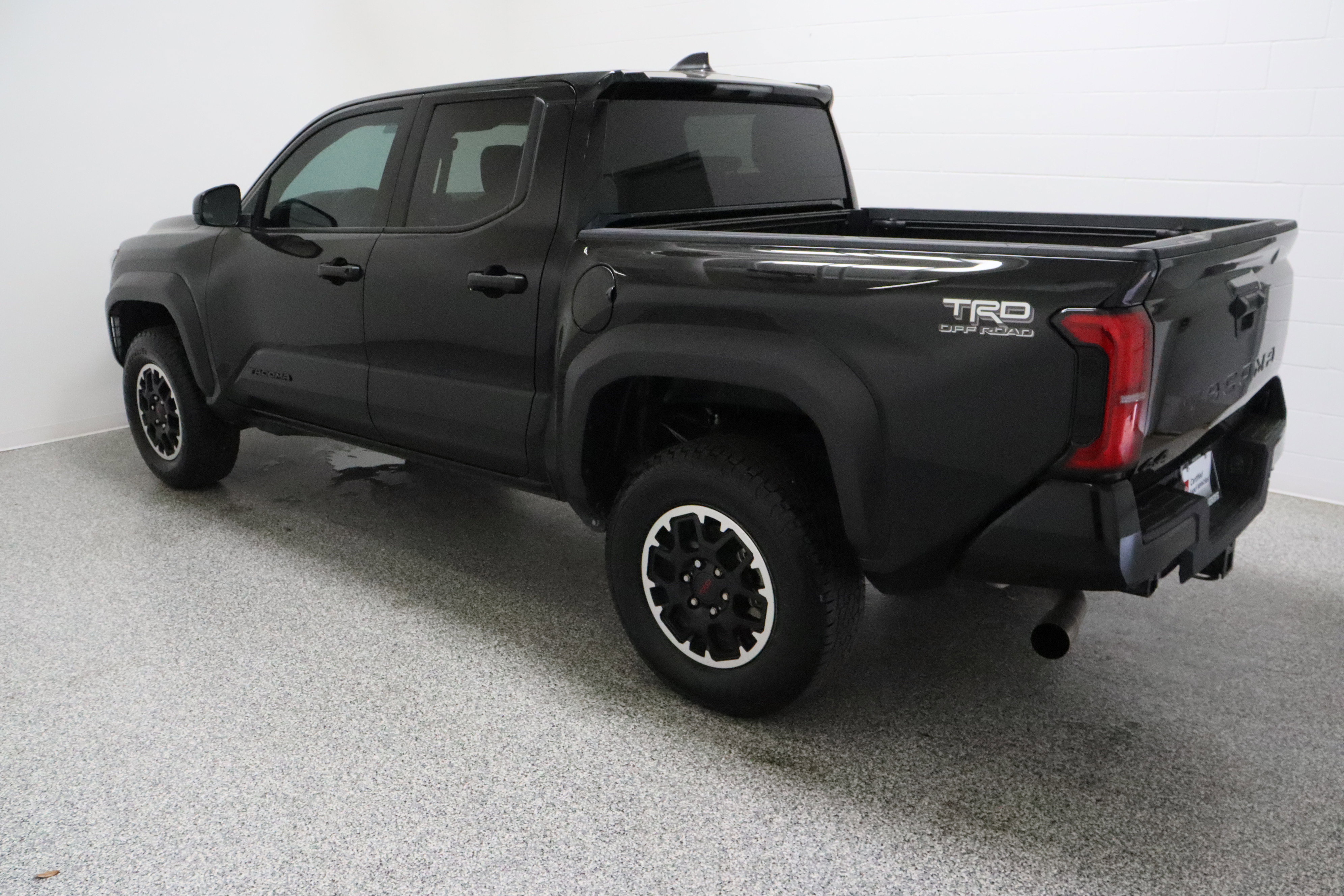 Certified 2025 Toyota Tacoma TRD Off-Road AWD/4WD image 9