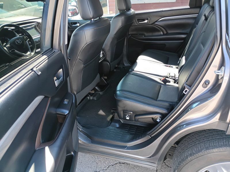 Used 2018 Toyota Highlander Limited AWD/4WD image 21