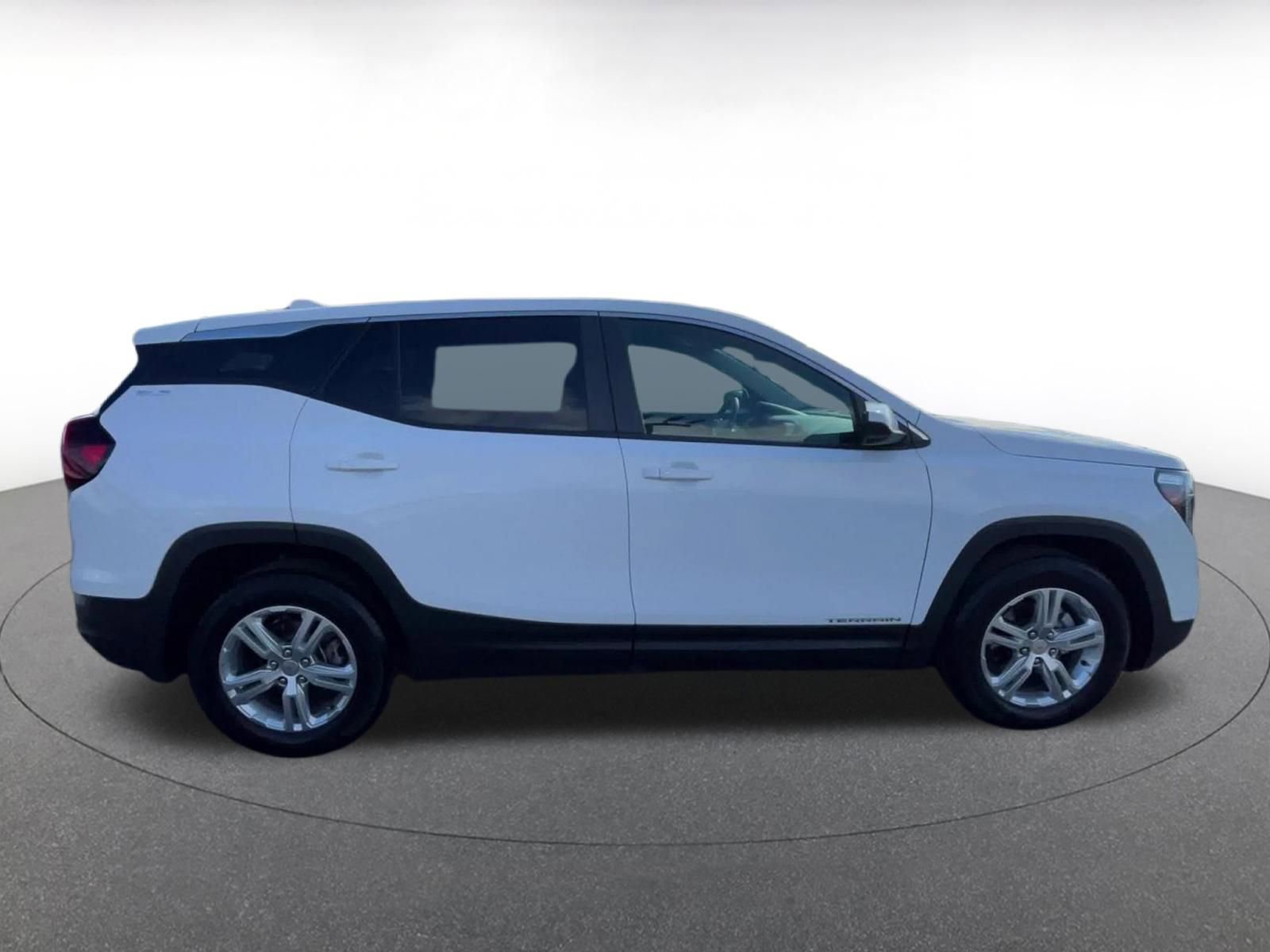 Used 2024 GMC Terrain SLE FWD image 16